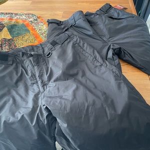 Mens x-large snow pants never worn